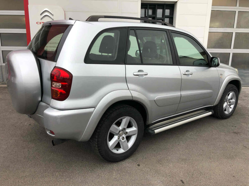 TOYOTA RAV 4 II 2004