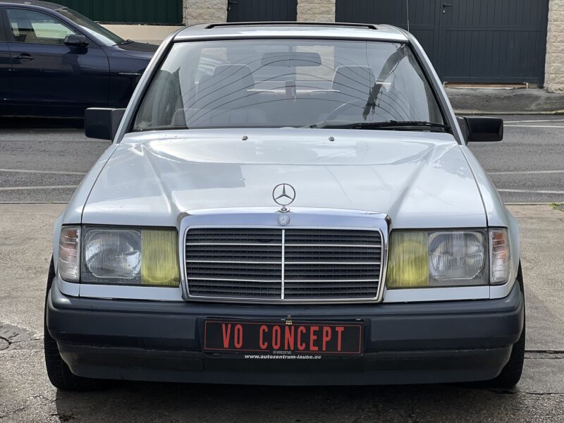 Mercedes-Benz E-Klasse 200 / Payez en 4x