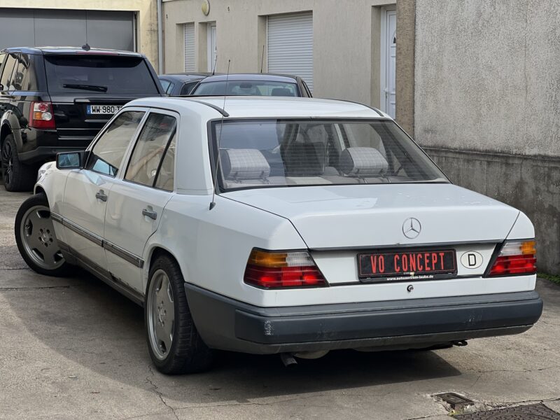 Mercedes-Benz E-Klasse 200 / Payez en 4x