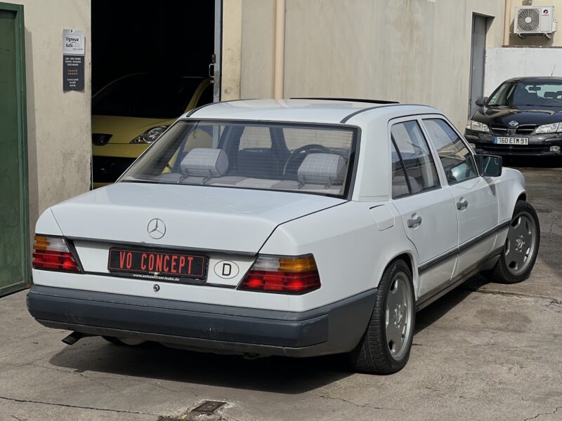 Mercedes-Benz E-Klasse 200 / Payez en 4x