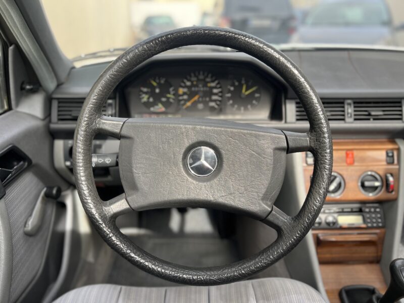 Mercedes-Benz E-Klasse 200 / Payez en 4x