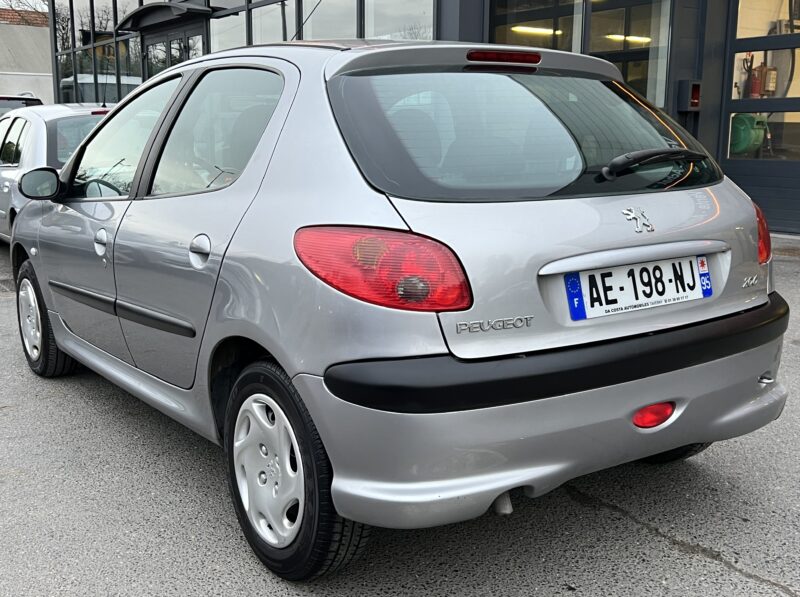 PEUGEOT 206 1.4 75 Cv CLIMATISATION / 5 PORTES - Garantie 3 Mois