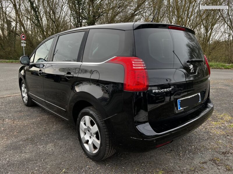 PEUGEOT 5008 2011