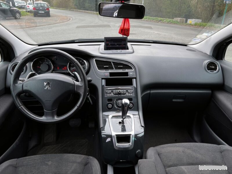 PEUGEOT 5008 2011