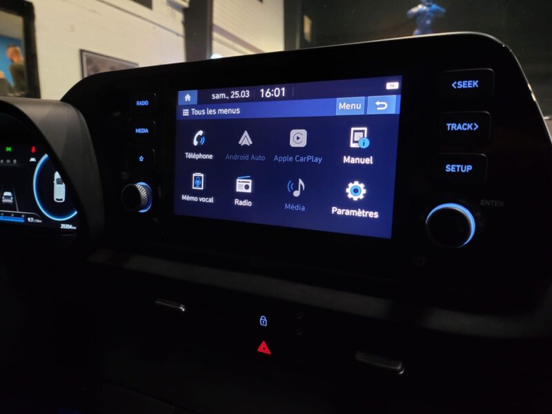 HYUNDAI BAYON 1.0 T-GDI 101cv 48V DCT-7 INTUITIVE 1er MAIN SIEGES & VOLANT CHAUFFANT / CARPLAY / CAM