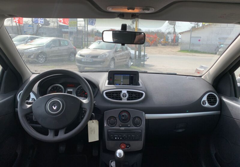 RENAULT CLIO Edition Tomtom 1.2i 75ch