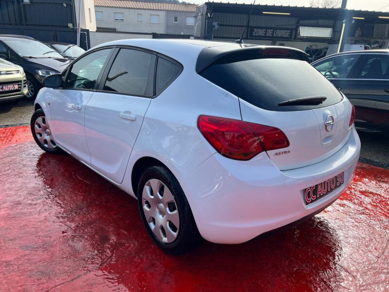 OPEL ASTRA J 2011