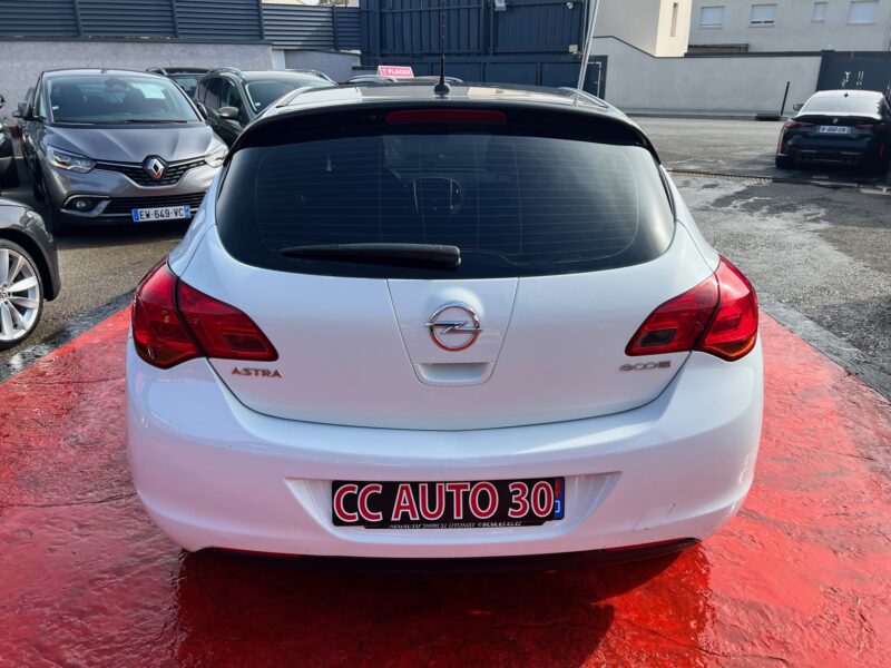 OPEL ASTRA J 2011