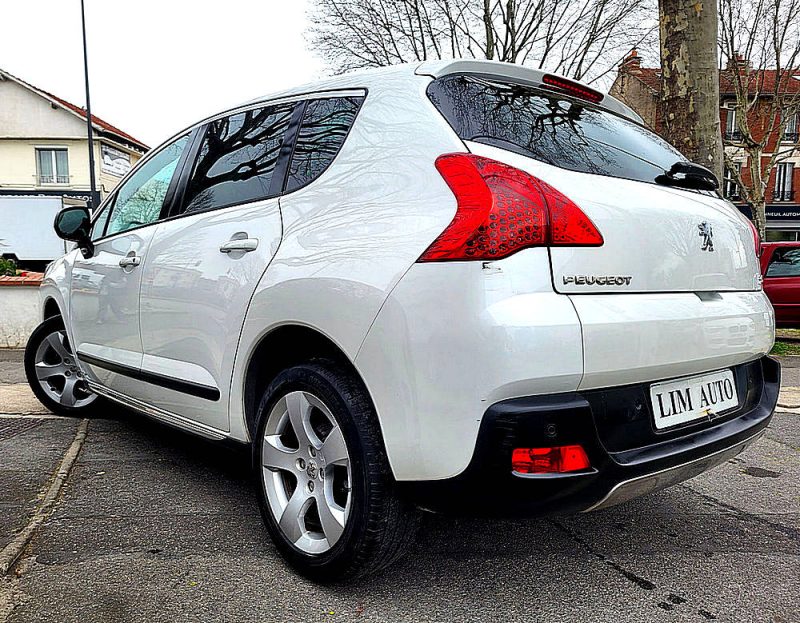 PEUGEOT 3008 2011