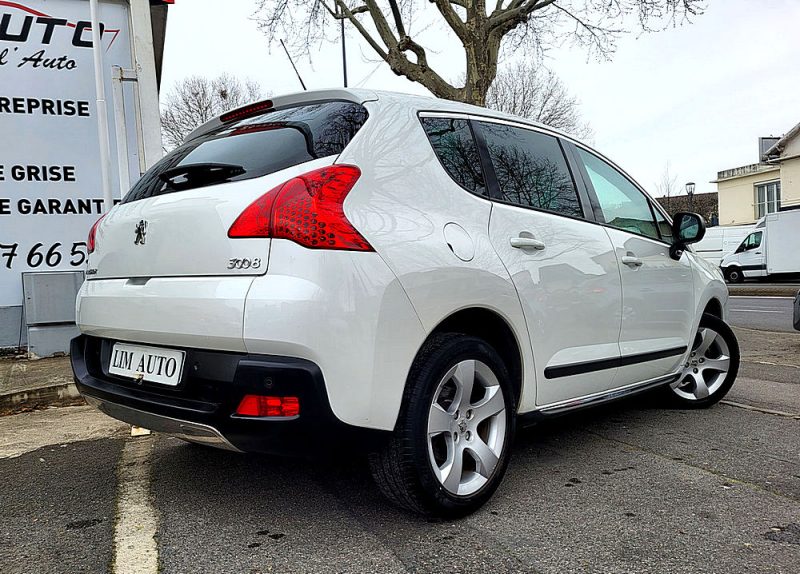 PEUGEOT 3008 2011