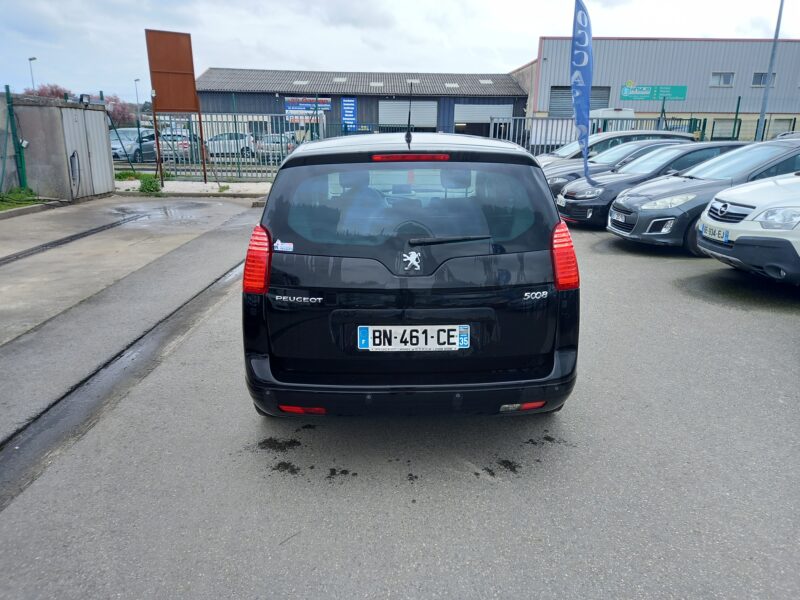 PEUGEOT 5008 2011