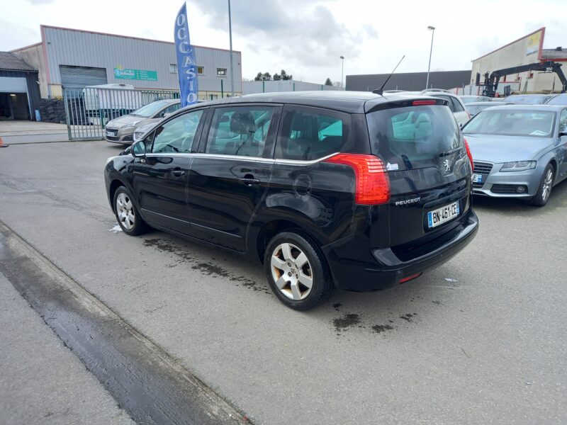 PEUGEOT 5008 2011