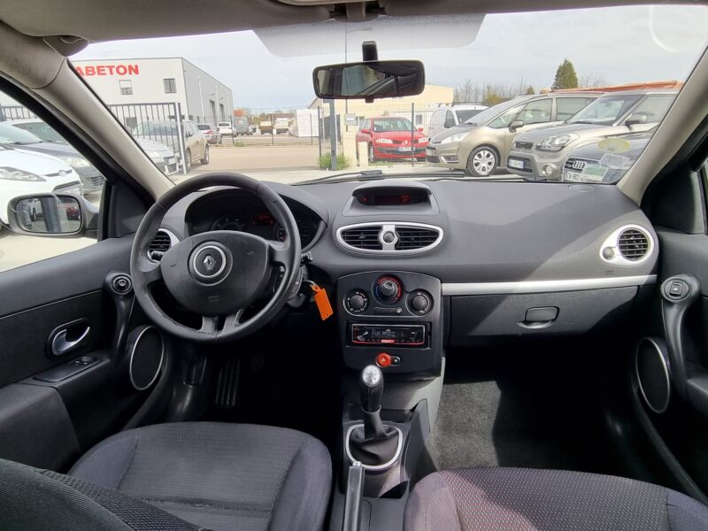 RENAULT CLIO III 1.2 16V 75 Confort Dynamique