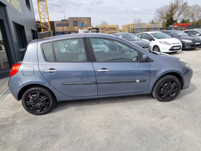 RENAULT CLIO III 1.2 16V 75 Confort Dynamique