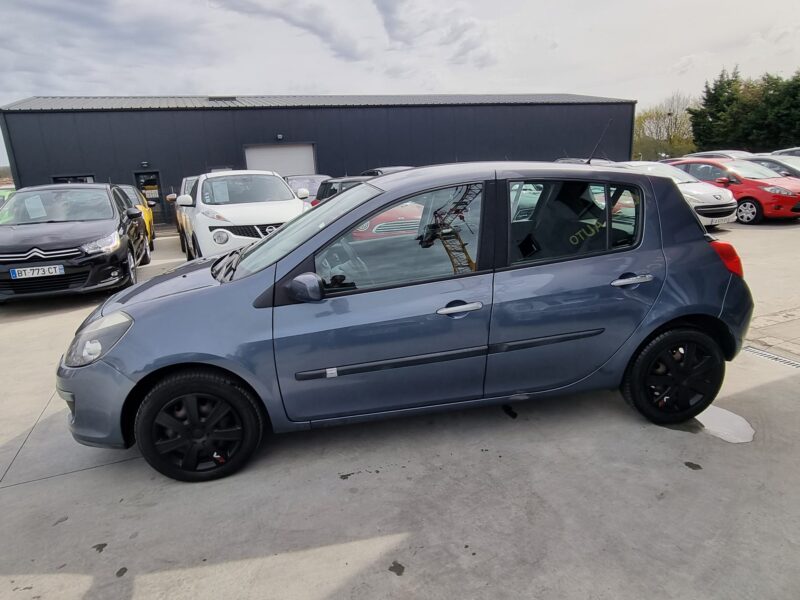 RENAULT CLIO III 1.2 16V 75 Confort Dynamique