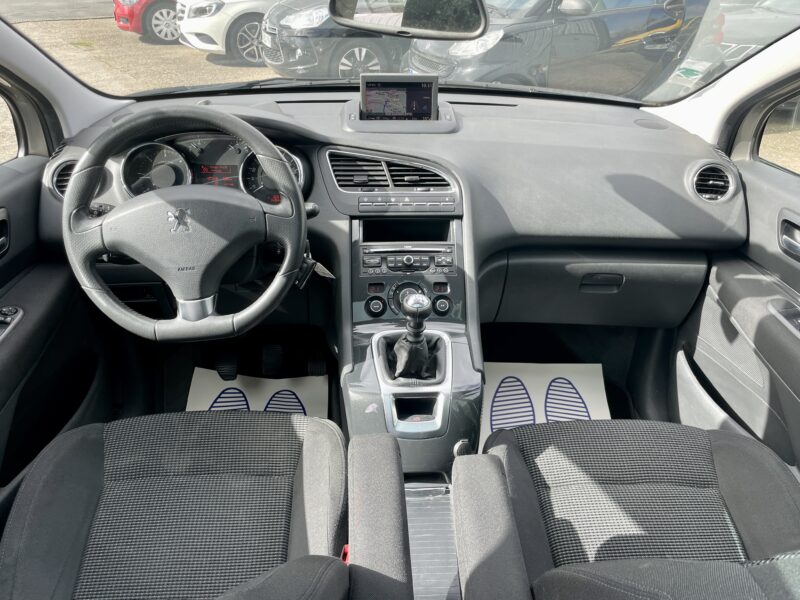 PEUGEOT 5008 2011