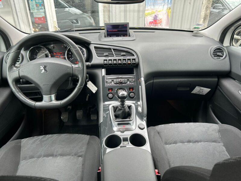 PEUGEOT 3008 Monospace 2011