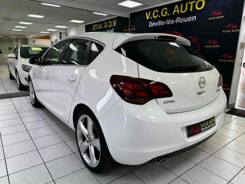 OPEL ASTRA J 1.4i Turbo 140ch Cosmo