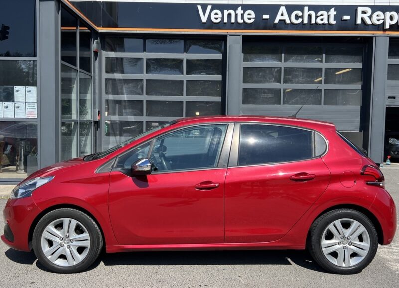 PEUGEOT 208 PHASE II 1.2 82 Cv 5 PORTES / ECRAN GPS BLUETOOTH REGULATEUR CRIT AIR 1 - Garantie1an