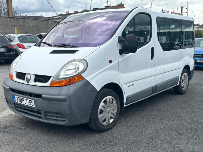 RENAULT TRAFIC 9 PLACES