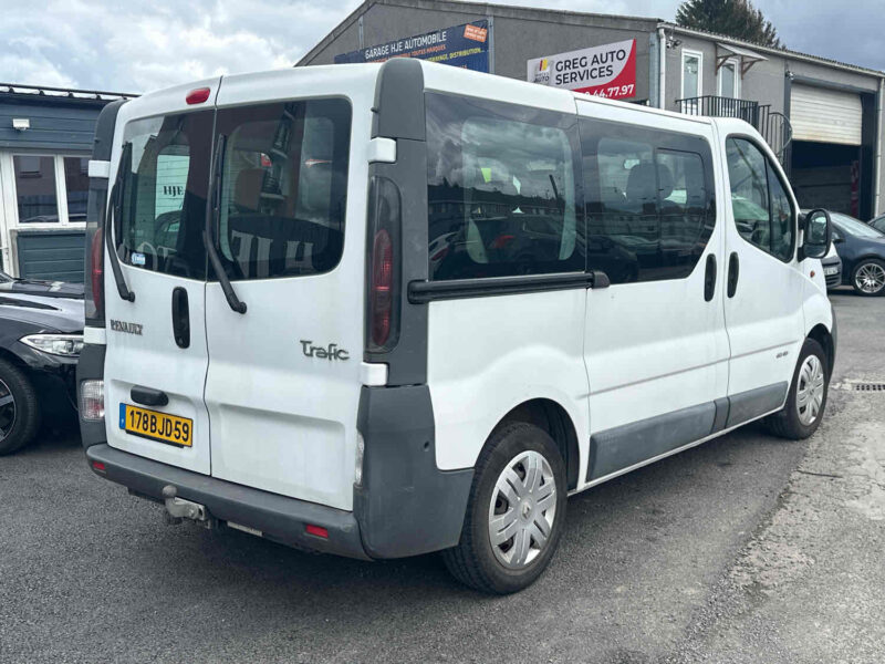 RENAULT TRAFIC 9 PLACES