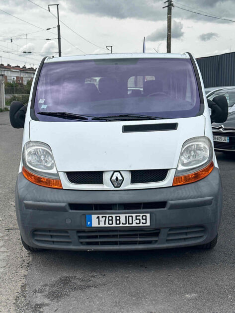 RENAULT TRAFIC 9 PLACES