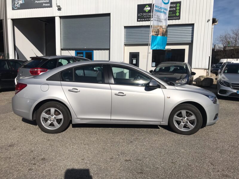 TRES BELLE CHEVROLET CRUZE 1.6 16v 113cv LS - GARANTIE 6 MOIS