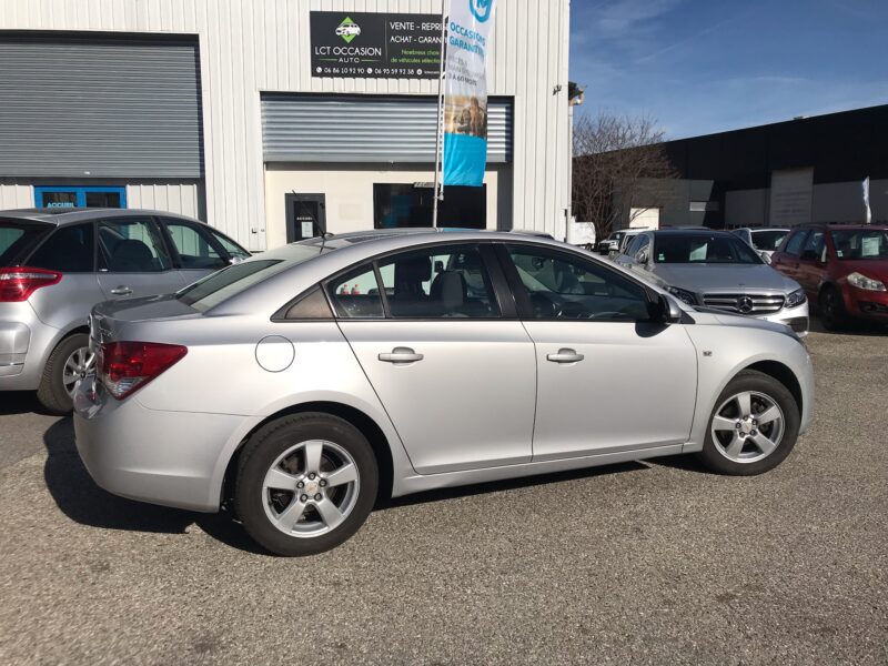 TRES BELLE CHEVROLET CRUZE 1.6 16v 113cv LS - GARANTIE 6 MOIS