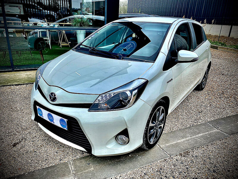 TOYOTA YARIS GRAPHIC 2014