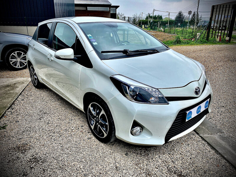 TOYOTA YARIS GRAPHIC 2014