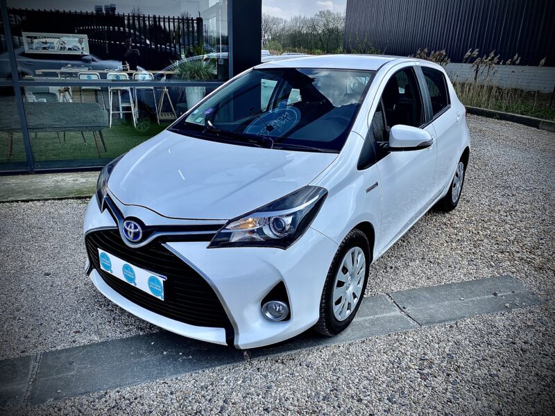 TOYOTA YARIS DYNAMIC 2015