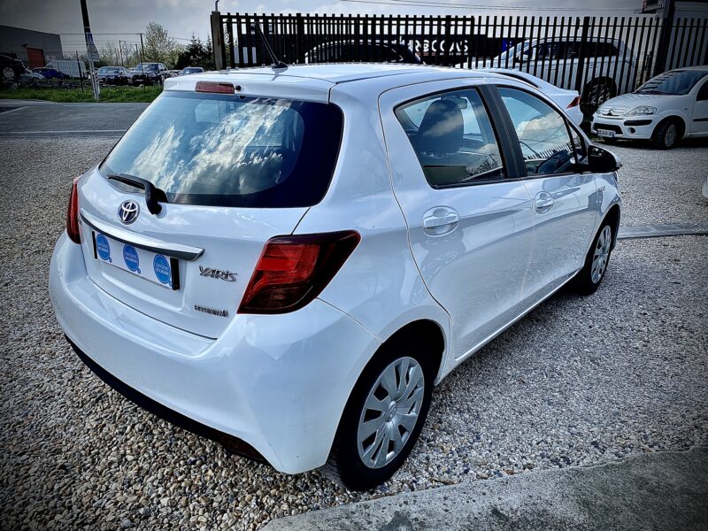 TOYOTA YARIS DYNAMIC 2015