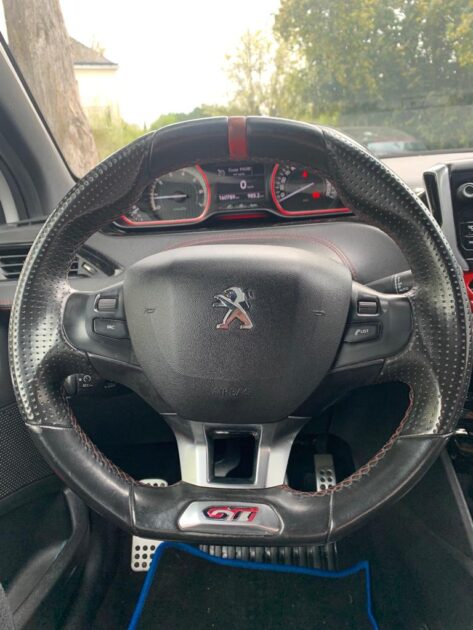 PEUGEOT 208  2014