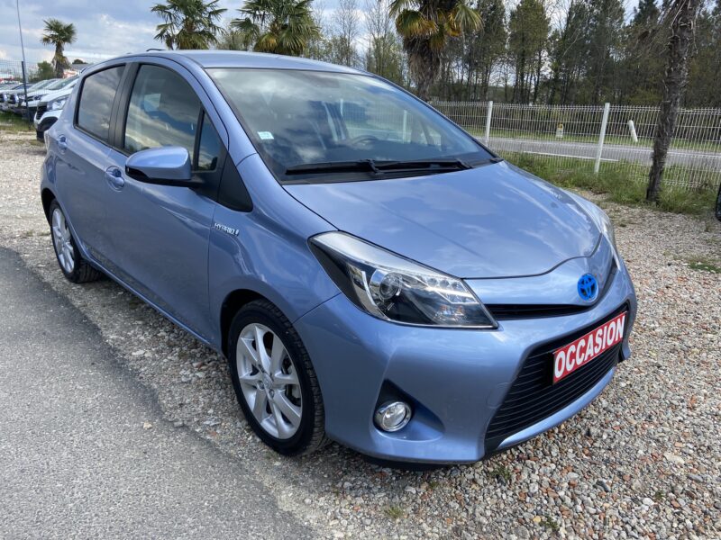 TOYOTA YARIS HYBRIDE STYLE 