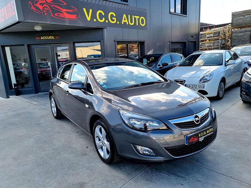 OPEL ASTRA J 1.4 140 connect pack PLEIN DE CARBURANT ET PROCHAIN ENTRETIEN GRATUIT !