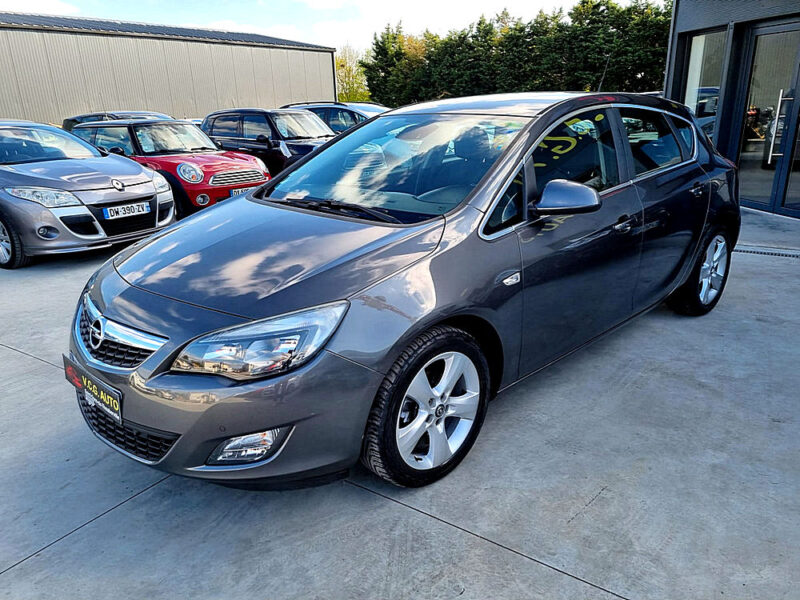 OPEL ASTRA J 1.4 140 connect pack PLEIN DE CARBURANT ET PROCHAIN ENTRETIEN GRATUIT !