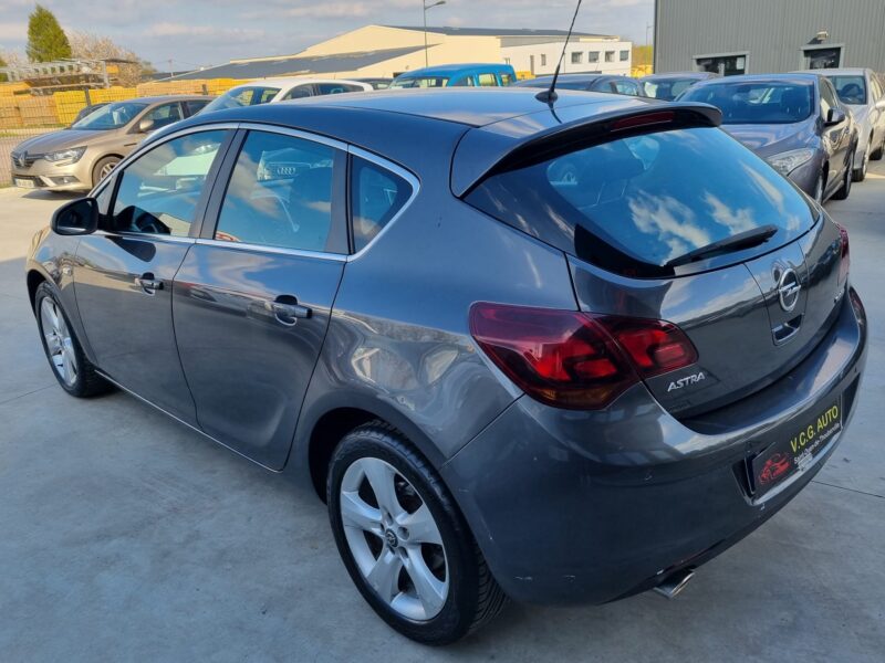 OPEL ASTRA J 1.4 140 connect pack PLEIN DE CARBURANT ET PROCHAIN ENTRETIEN GRATUIT !