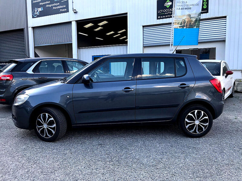 SKODA FABIA II - 1.9 tdi 105cv CONFORT - GARANTIE 6 MOIS