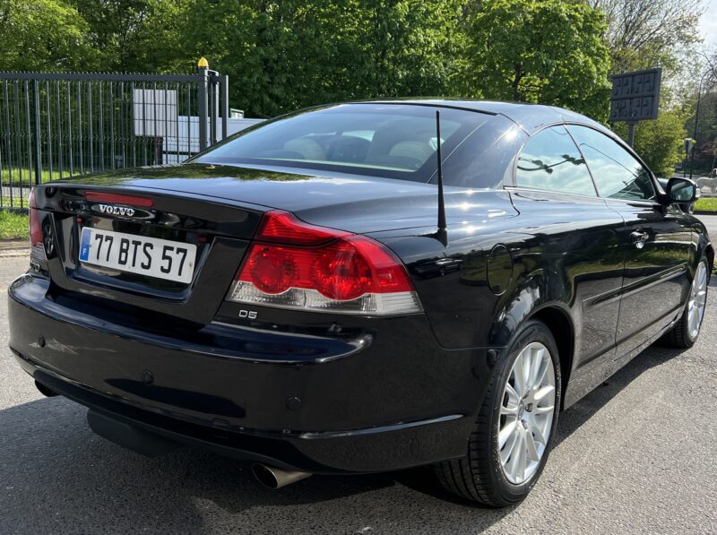 VOLVO C70 II CABRIOLET D5 2.4 180 Cv BOITE AUTO 1ERE MAIN CUIR ATTELAGE ORIGINE FRANCE Garantie1an