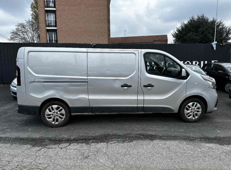 RENAULT TRAFIC III DCI 145 CV