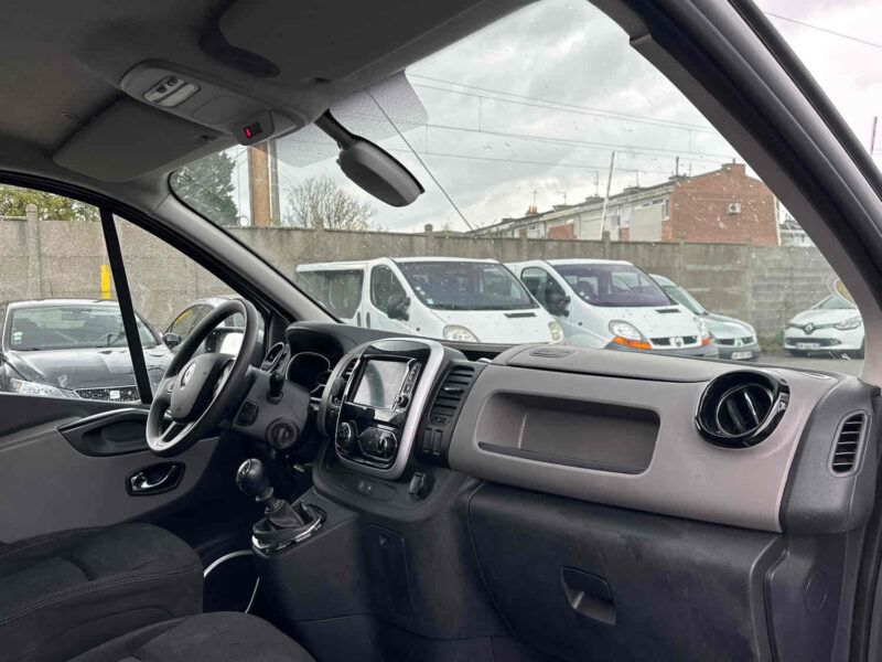 RENAULT TRAFIC III DCI 145 CV