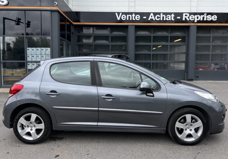 PEUGEOT 207 PHASE 2 FELINE 1.6 VTI 120 Cv BOITE AUTOMATIQUE TOIT PANO / GPS BLUETOOTH - Garantie1an