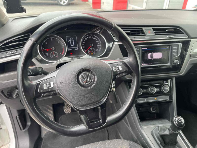 VOLKSWAGEN TOURAN 2016