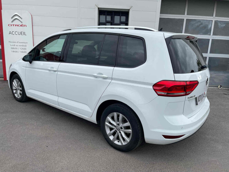 VOLKSWAGEN TOURAN 2016