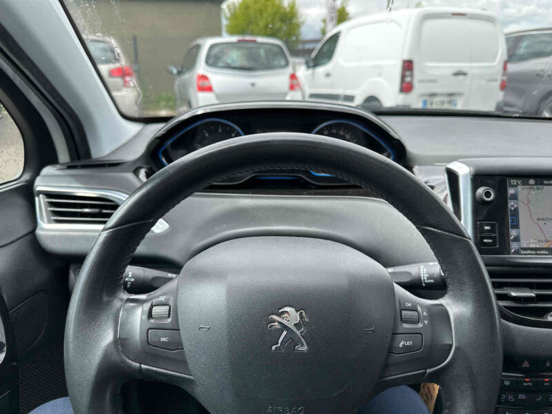 PEUGEOT 208 I 2015