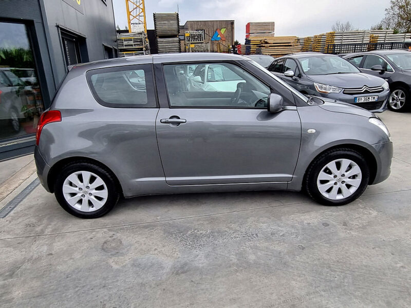 SUZUKI SWIFT III 1.3 92 Sport