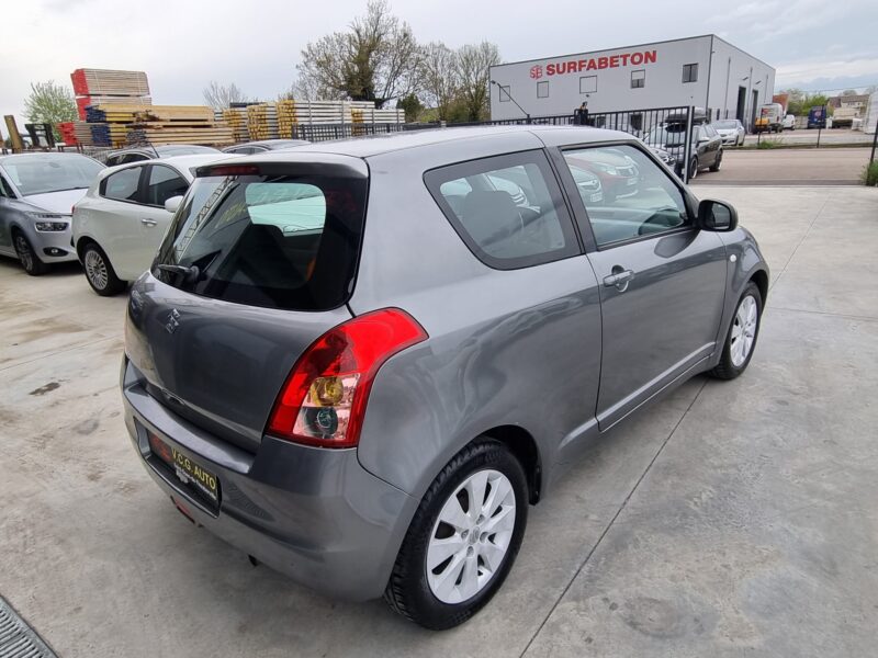 SUZUKI SWIFT III 1.3 92 Sport