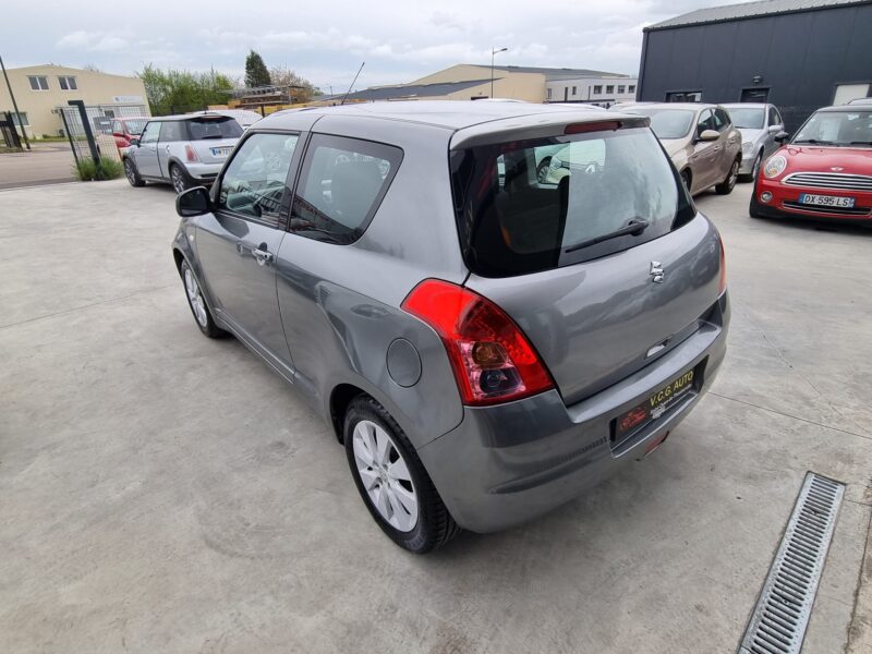 SUZUKI SWIFT III 1.3 92 Sport