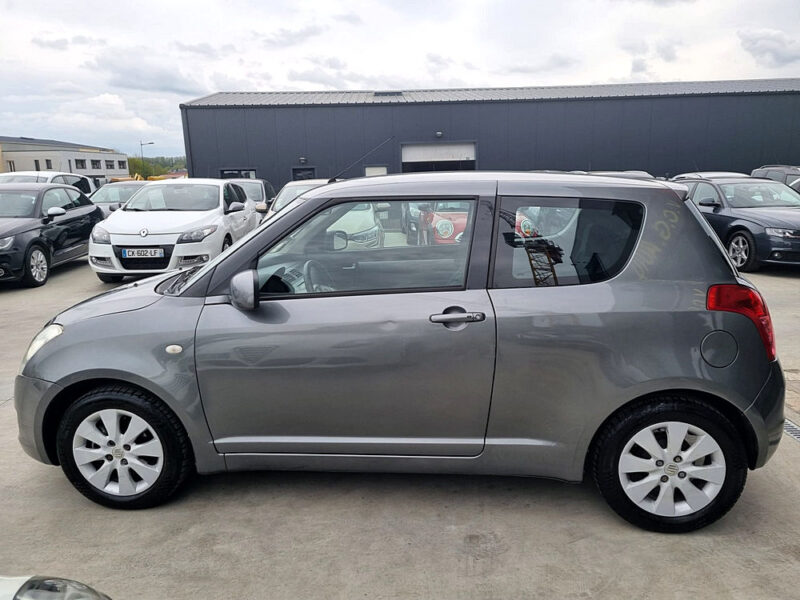 SUZUKI SWIFT III 1.3 92 Sport