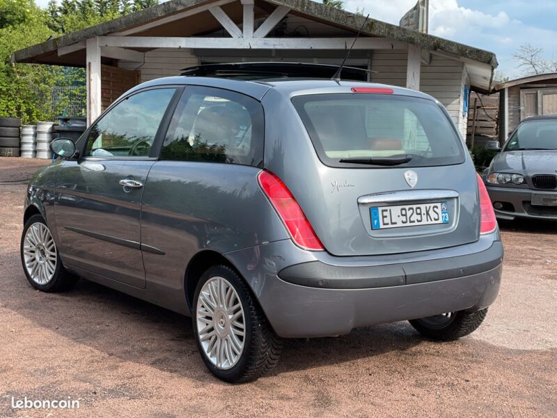 Lancia Ypsilon 1,4L 95CV / Double Toit Pano Ouvrant / Cuir / Bluetooth Audio / Paiement 4X Possible